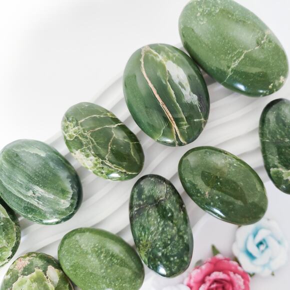 Tremolite Palm Stone Growth Crystals - Picture 4 of 8